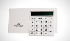 Mediante este dispositivo se realiza la activación y desactivación del sistema a través de códigos numéricos. Posee teclas de emergencias: Policía, Bomberos о Ambulancia.